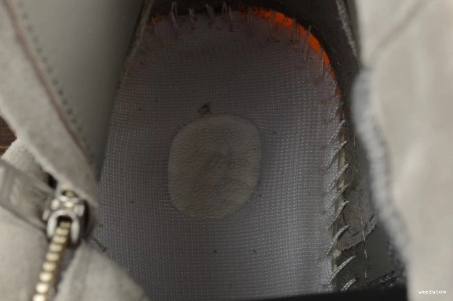 LIGHT 750 YEEZY GREY GLOW GUM BOOST DARK BB1840 ADIDAS 1027